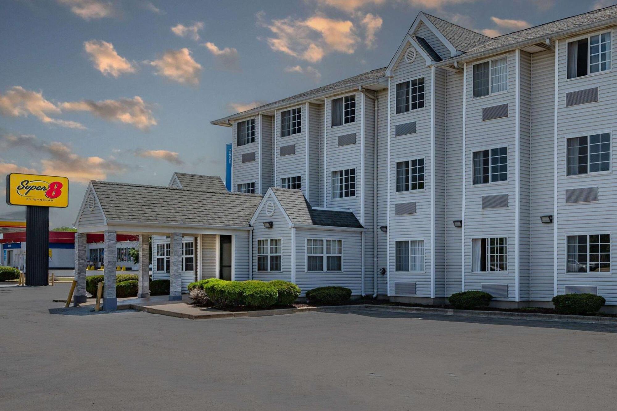 Super 8 By Wyndham Joliet Hotel Exterior photo